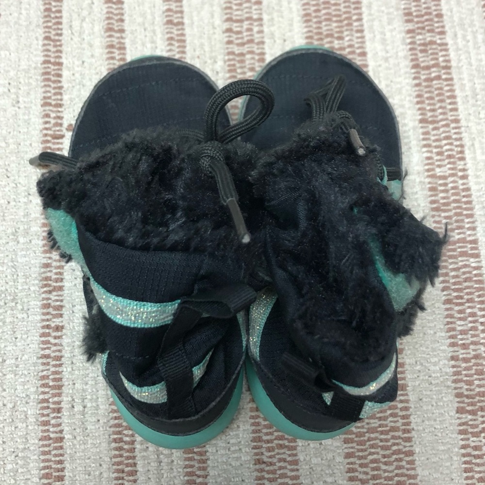 * | Nike | Roshe One Hi SE. Size 8. - Picture 6 of 7